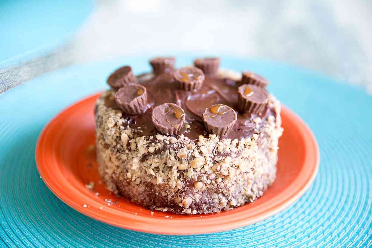 Peanut Butter Cup Dump Cake Recipe (Chocolatey, Gooey & No Fuss) - Cakes